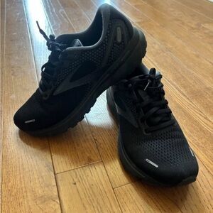 men’s BROOKS ghost14 size 9 shoe - black/black/ebony - like new worn twice.
